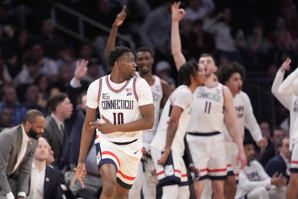 Uconn men's shop basketball score